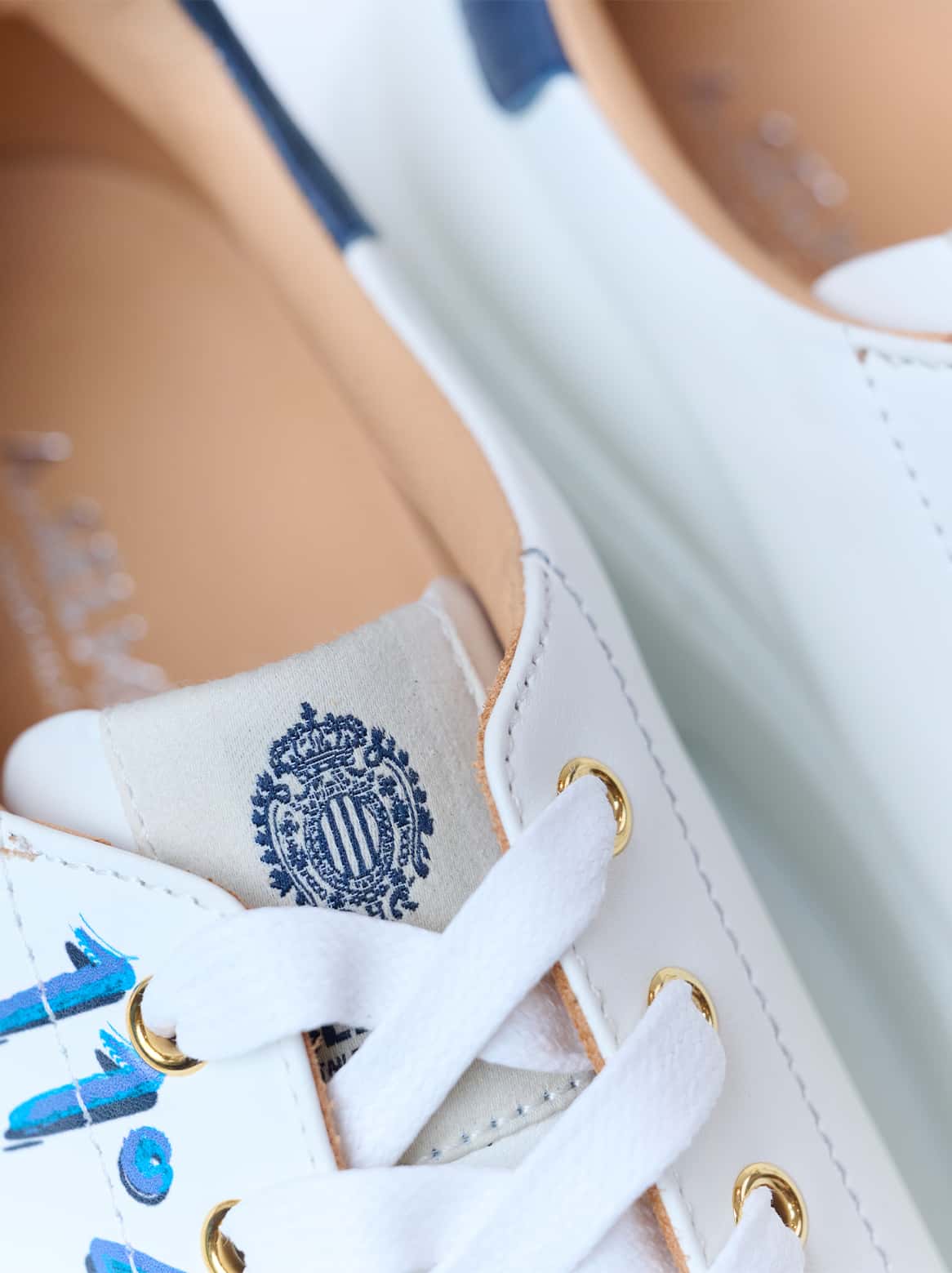 Paulo Sneaker Weiß – Detailaufnahme des Innenfutters & Patches