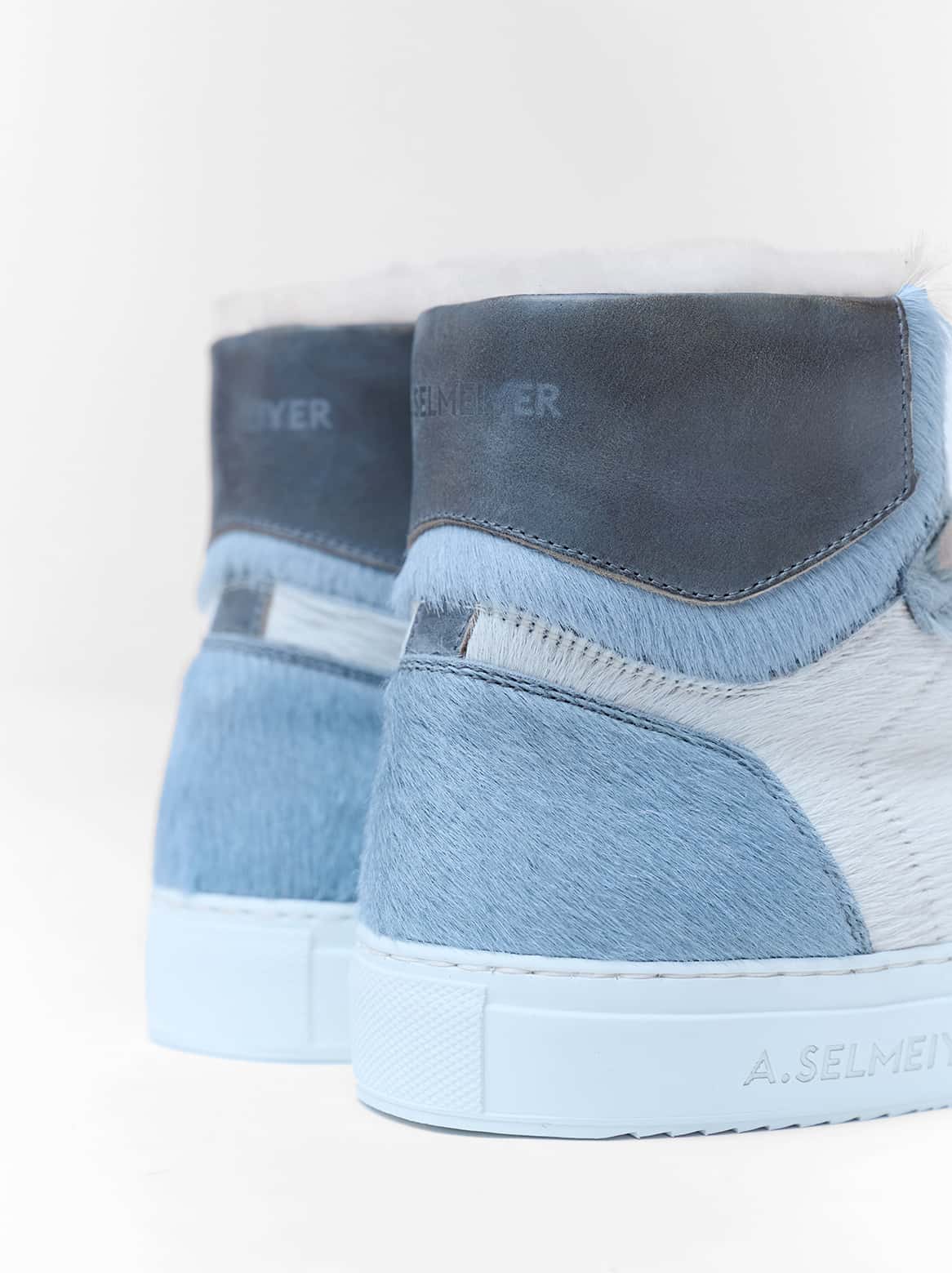 Innenansicht des Luca Sneakers mit Cavallino-Obermaterial und Lammfellfutter