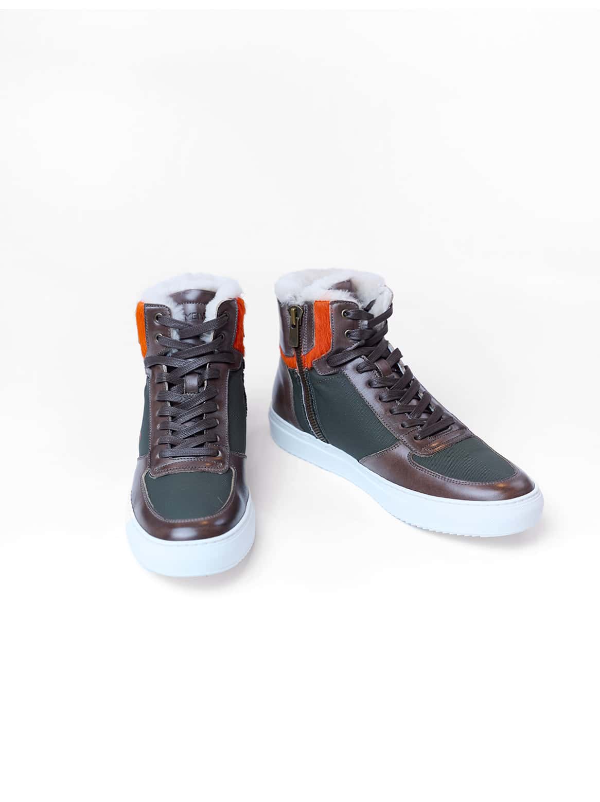 Luca High-Tops 1793 – Vorderansicht der Sneaker mit orangen Akzenten