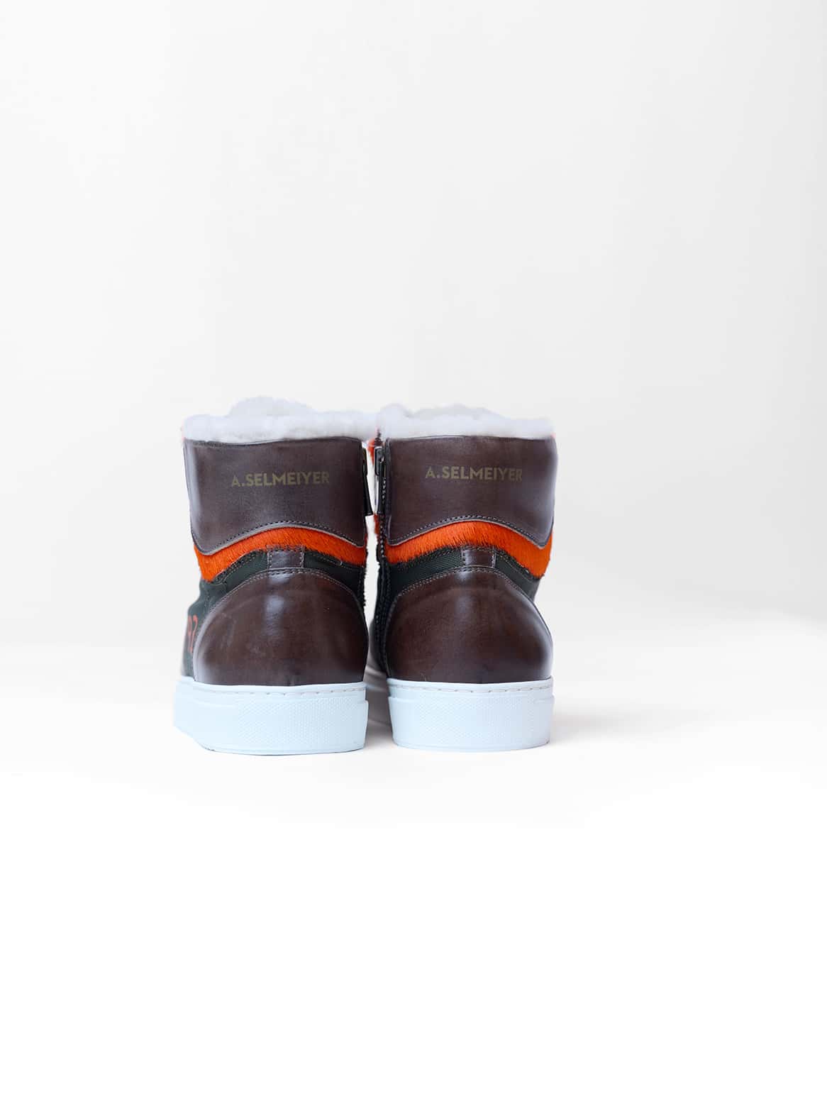 Rückseite der Luca High-Top 1793 Sneakers mit orangener Fersenverstärkung