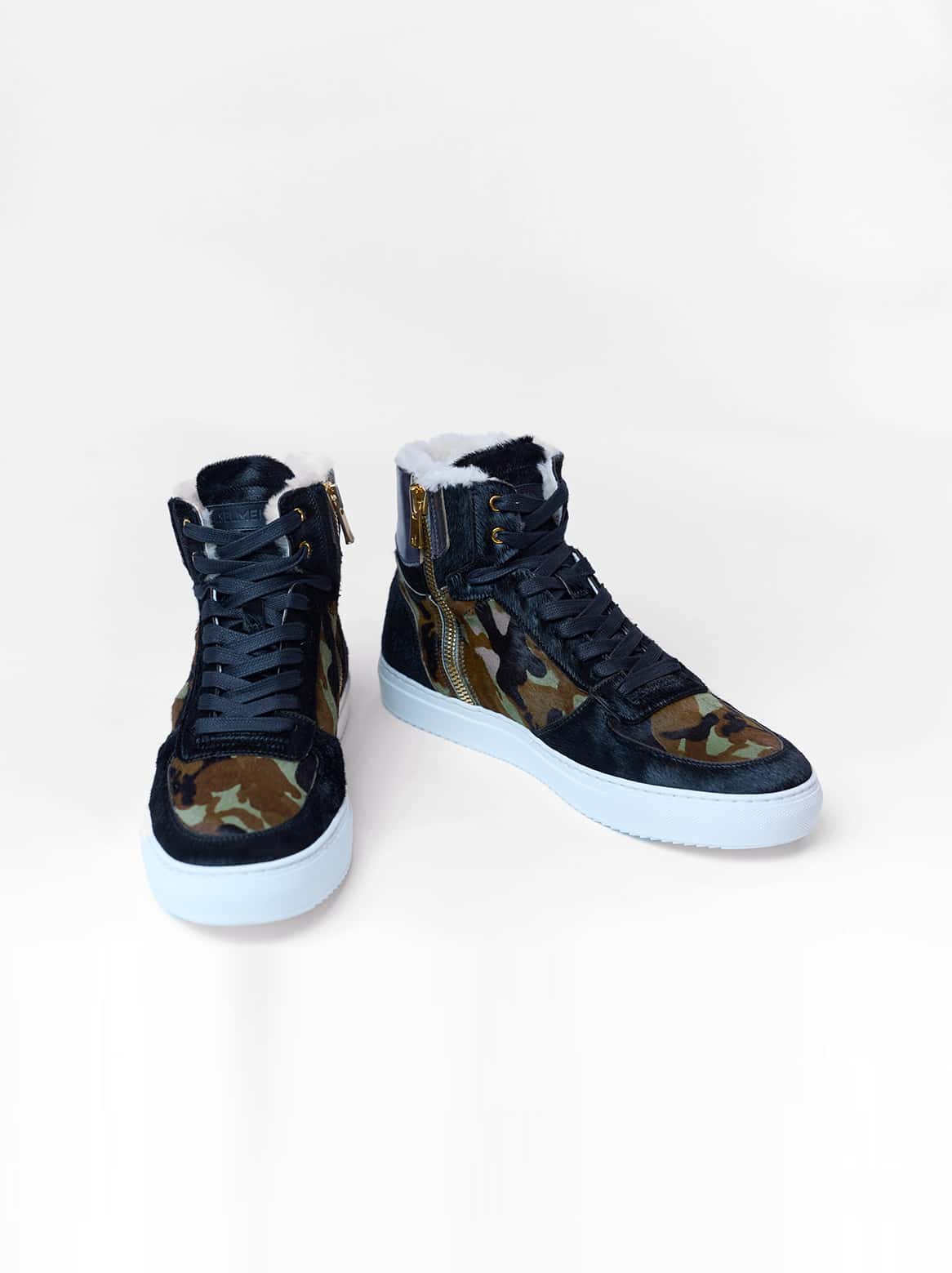 Luca Luxury High-Tops in Camouflage – Vorderansicht mit Fellstruktur