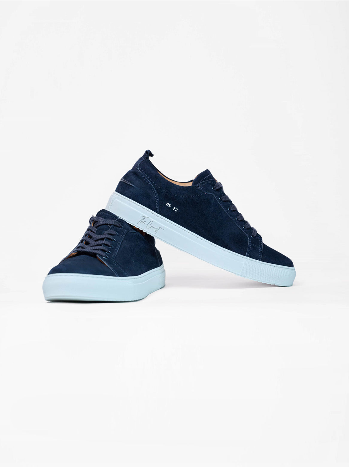 Maxi Sneaker Navy Blau – schräg von oben links