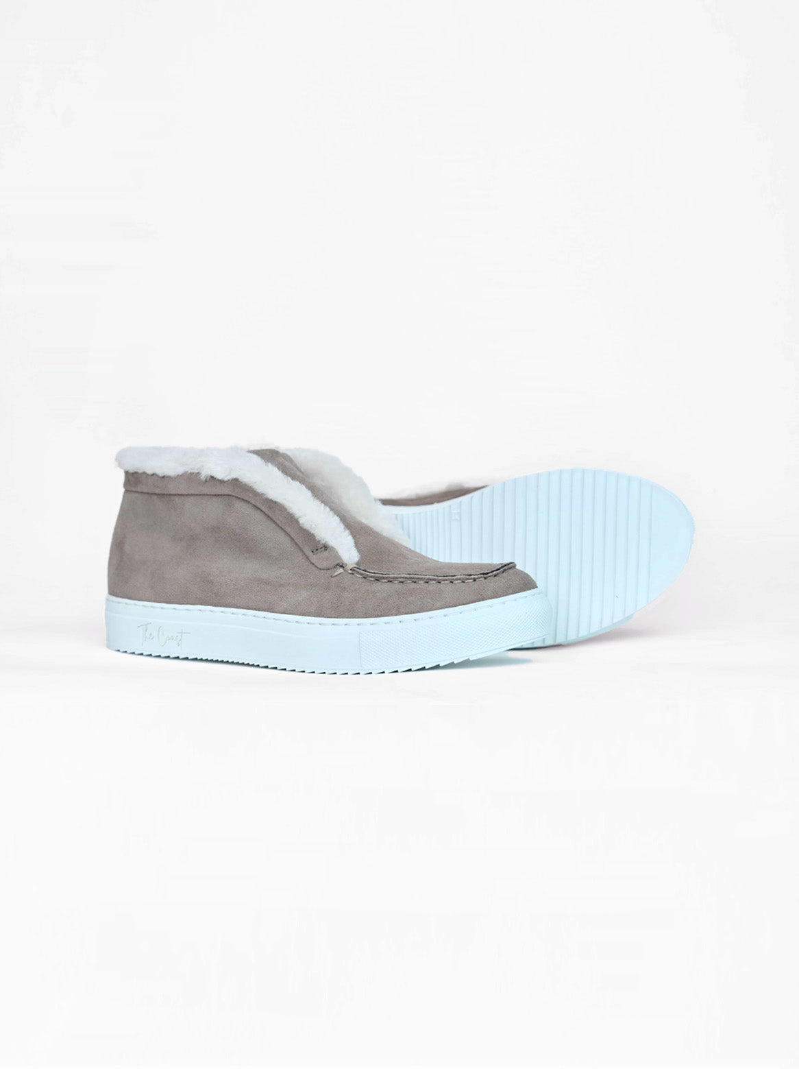 Charlie Stiefelette in Taupe – Rückansicht mit Sohlendetail