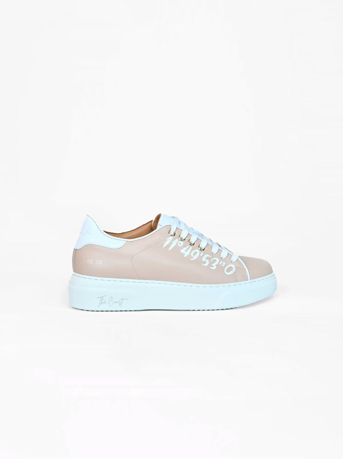 Petra Koordinaten Sneaker in Lachs mit weißem Piping – Kalbsleder