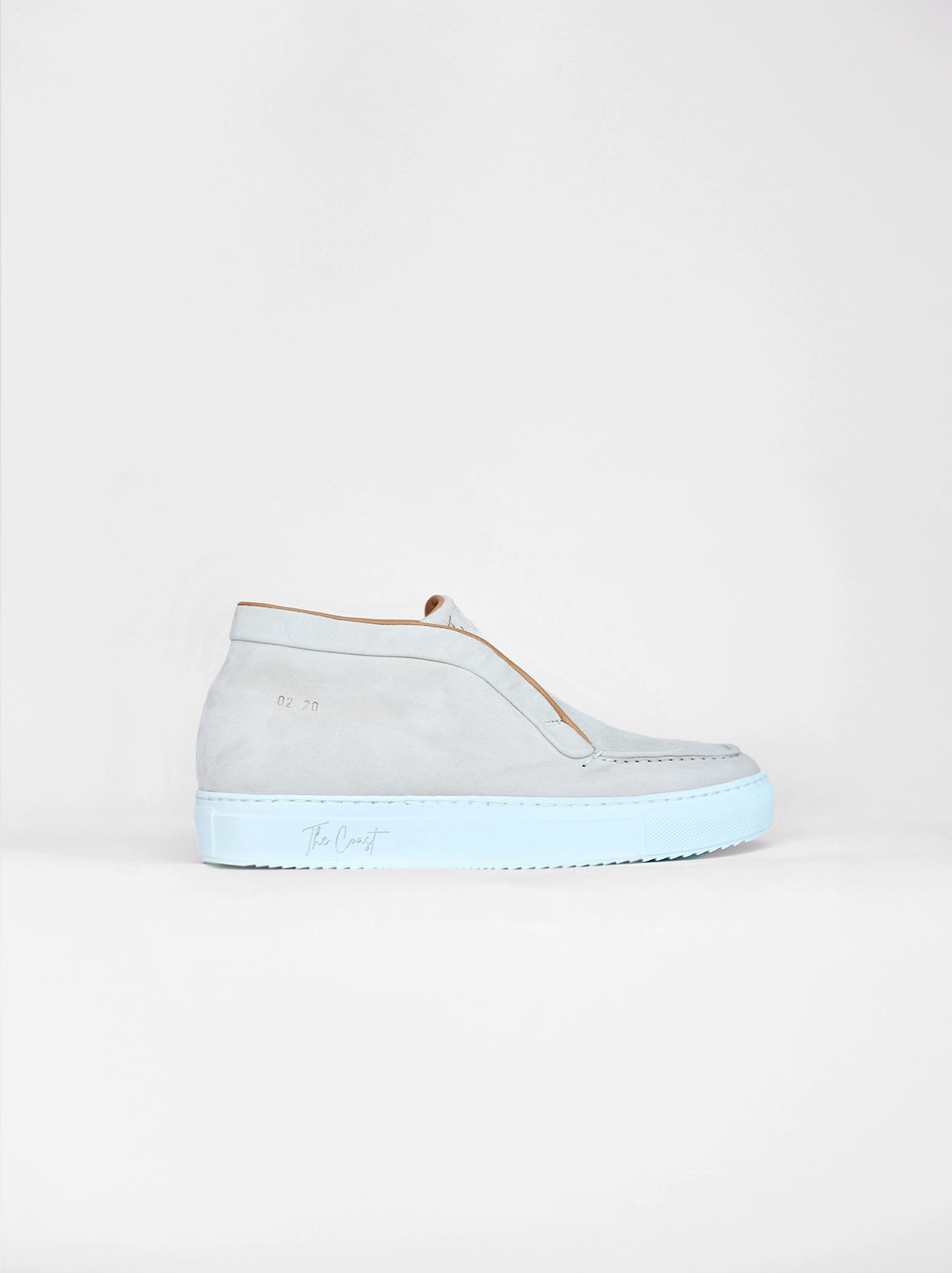 Charlie Sneaker Creme – Stiefelette aus Camoscio mit weißer Gummisohle, seitlich