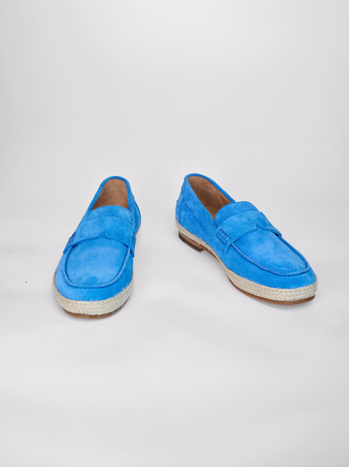 Espadrilles Vorderansicht – handgefertigtes Modell in kräftigem Blau