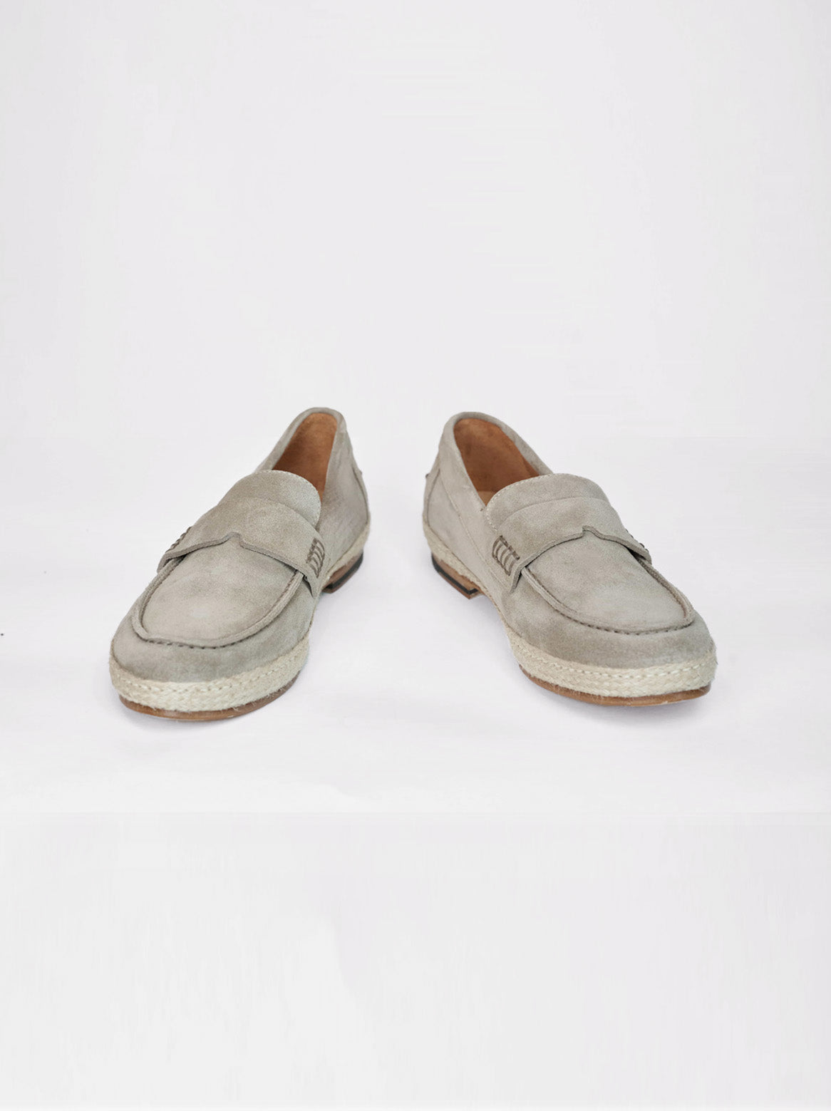 Paar Capri Espadrilles Sand von oben fotografiert