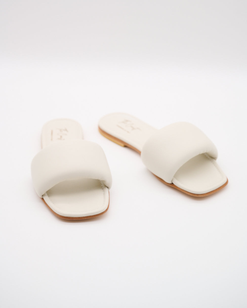 Adriana Slipper – Creme