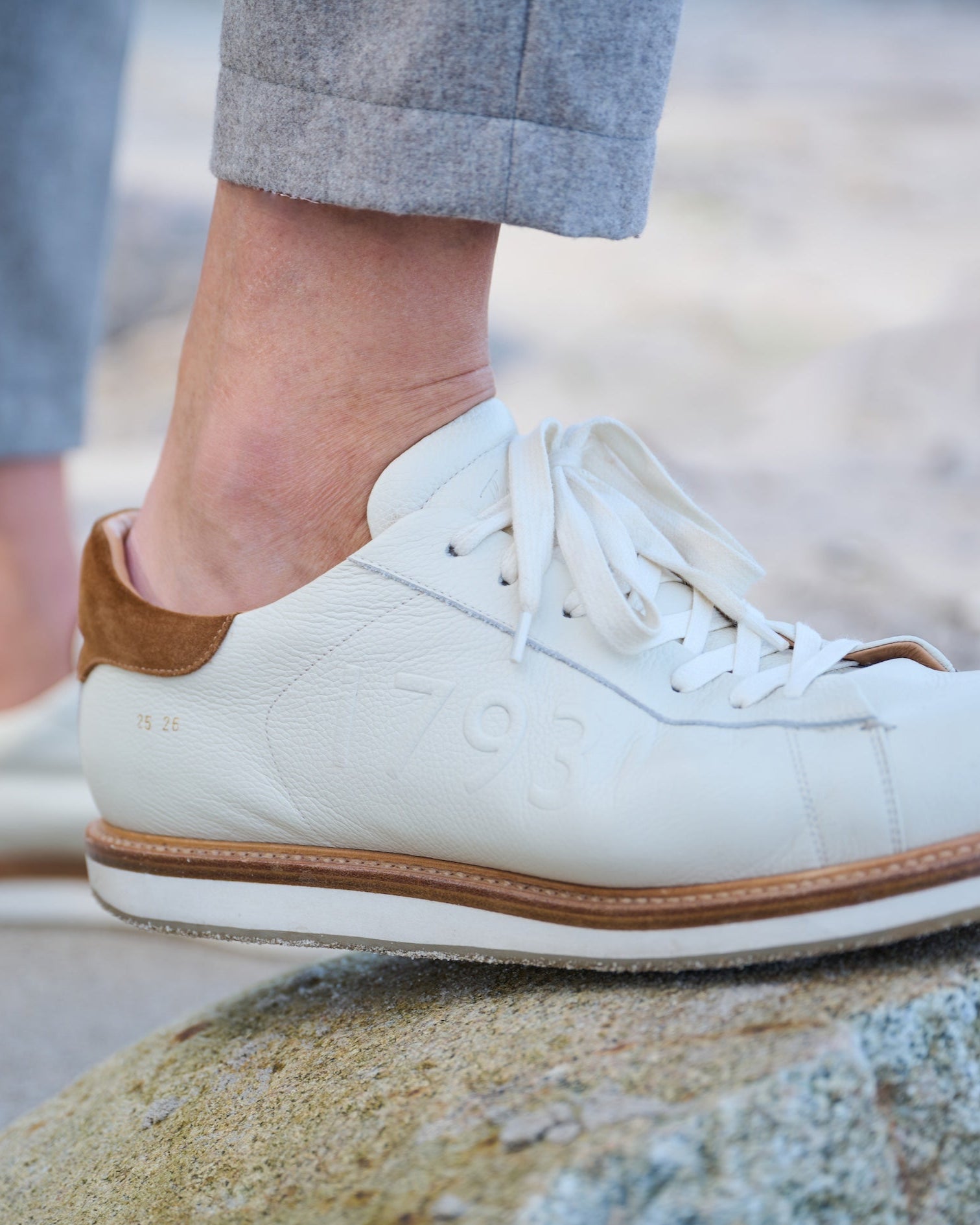 Silvio Rahmengenähter Sneaker Creme