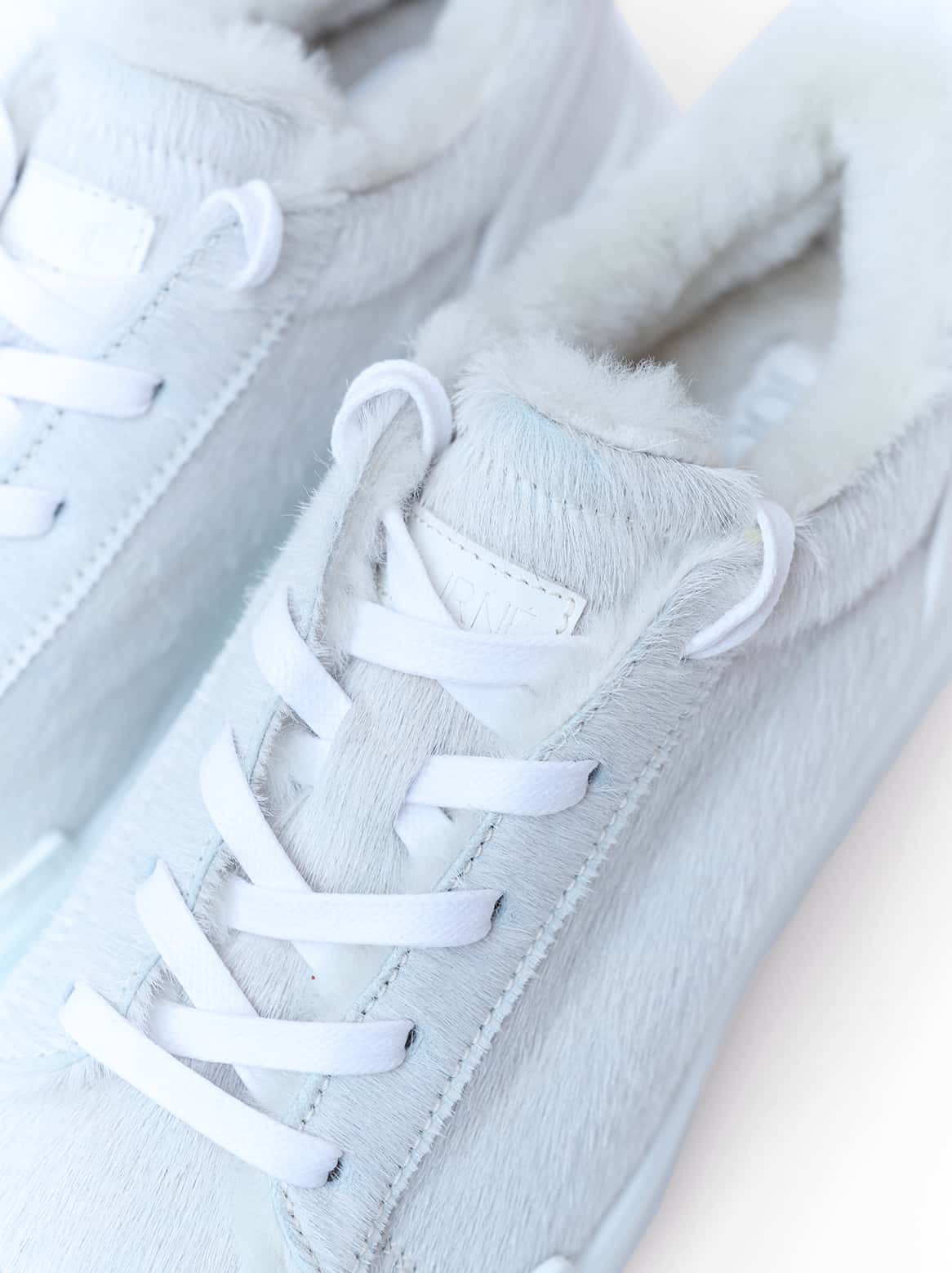 Journé Cavallino Sneaker in Creme-Weiß