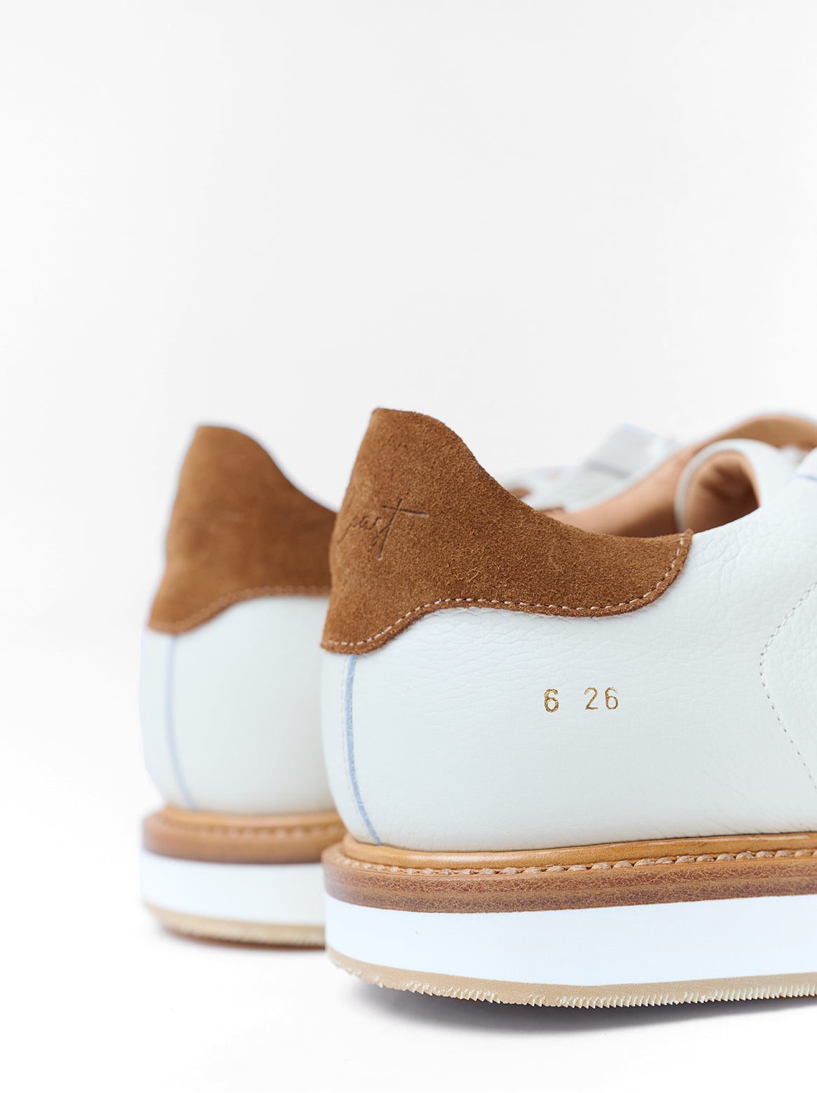 Silvio Rahmengenähter Sneaker Creme