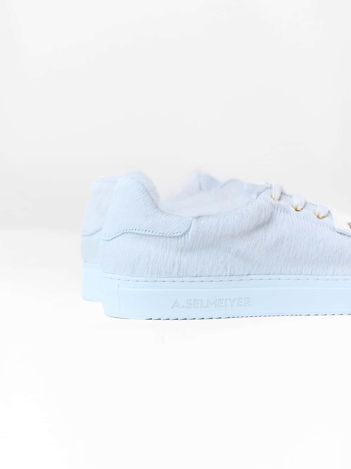 Matteo Cavallino Offwhite Sneaker mit Lammfell
