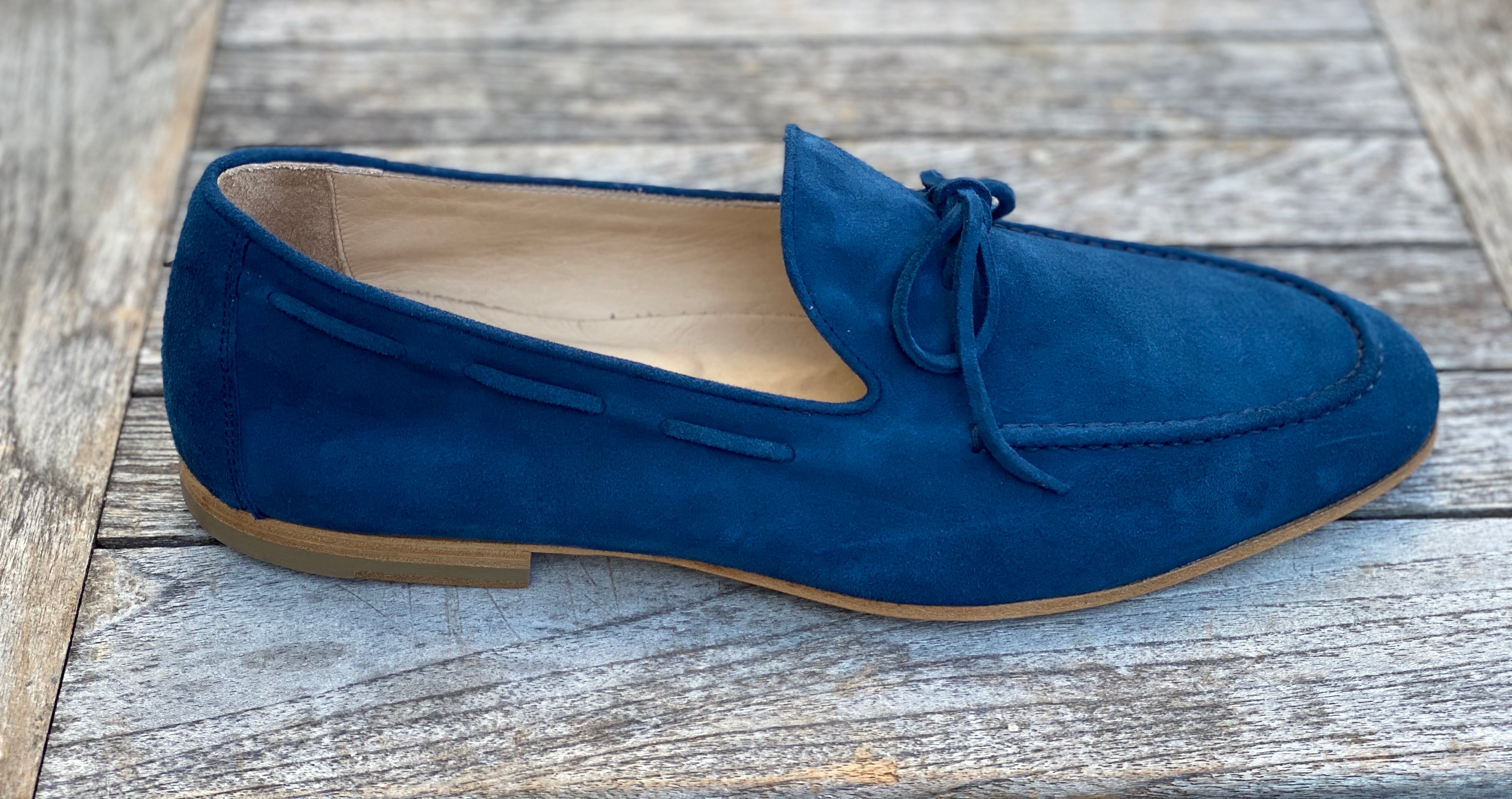 Loafer aus Ziegenvelours mit Kordel in Blau
