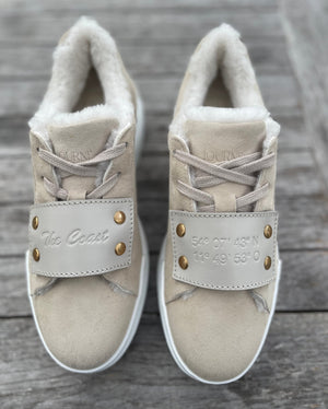 Journé Sneaker in Creme mit abnehmbaren Ledertags